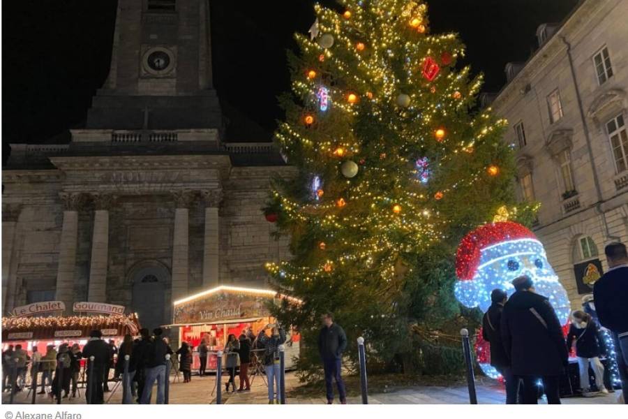De belles fêtes de fin d'année et une très bonne année 2026 pour vous et vos proches